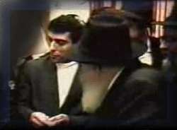 Офер Надав преподносит Ребе модель Храма (1991)