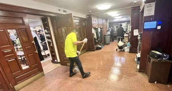 Уборка входа 