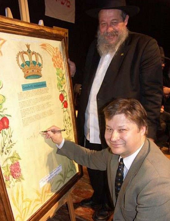 31.01.2007 посол Польшы  в Израиле подписывает призыв о соблюдении 7 заповедей