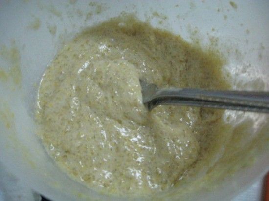Потихоньку добавляем воду и взбиваем, пока оно не превратится в пену!
